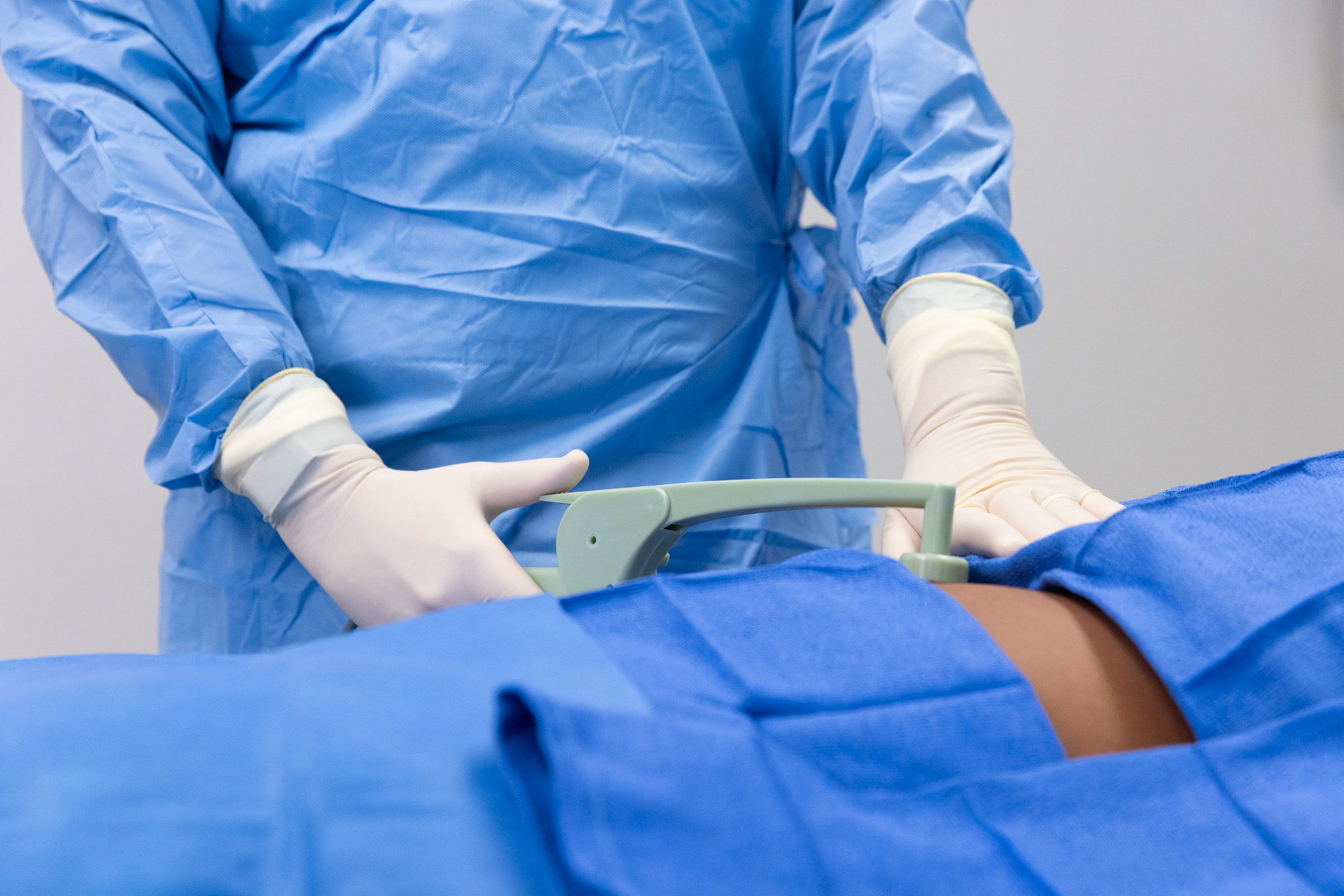 Dr. Faulkner performs BodyTite to treat a patient's unwanted fat deposits in a procedure similar to a tummy tuck near Washington, DC.